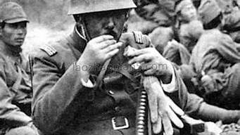 侵华日本兵吃西瓜（侵华日本兵吃西瓜视频）